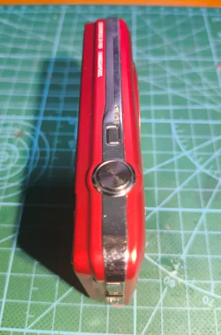 Cámara Olympus D-745 color rojo.