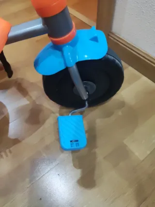 Triciclo infantil con manillar