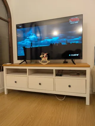 Mueble TV Ikea Blanco y Madera