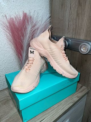 Zapatillas deportivas beige y rosa