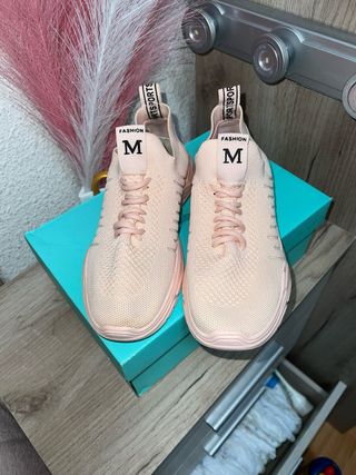 Zapatillas deportivas beige y rosa