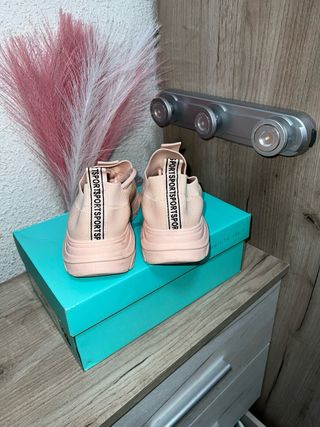 Zapatillas deportivas beige y rosa