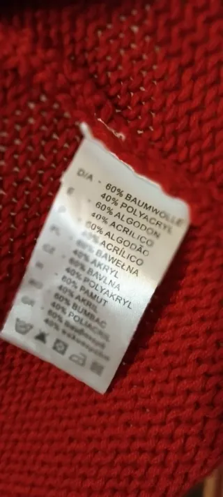 Preciosa chaqueta de punto en color rojo vibrante