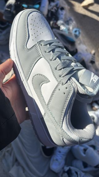 Tenis Nike Gris y Blanco