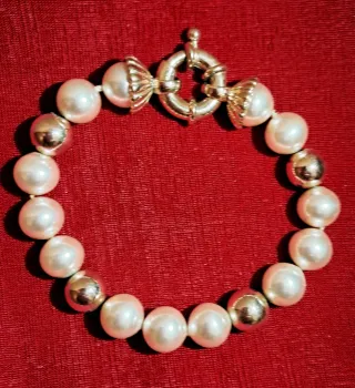 Pulsera perlas y eslabones dorados