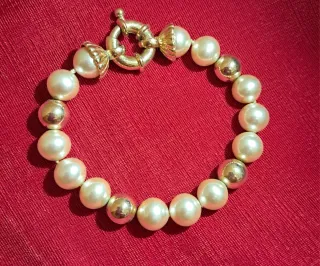 Pulsera perlas y eslabones dorados