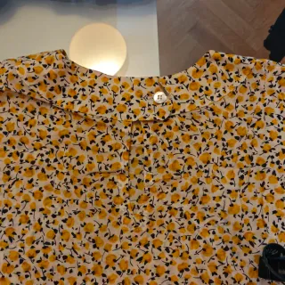 Blusa Burberrys floral amarilla y blanca