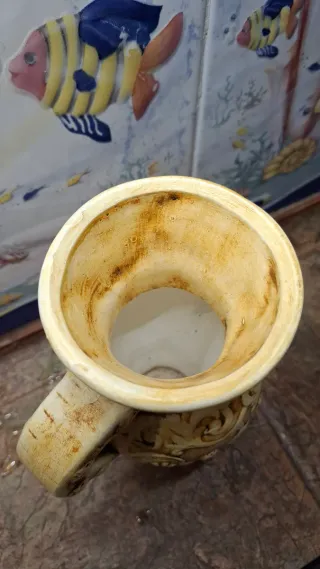 Búcaro de cerámica hecho a mano