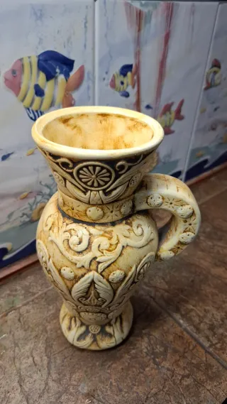 Búcaro de cerámica hecho a mano