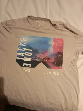 Camiseta Jack & Jones gris con estampado