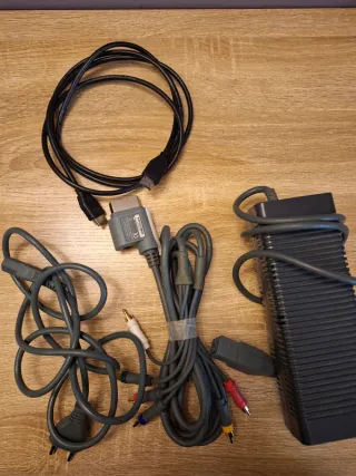 Xbox 360 con accessori e giochi