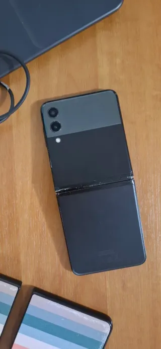 Samsung Galaxy Z Flip3 5G Caja + Accesorios