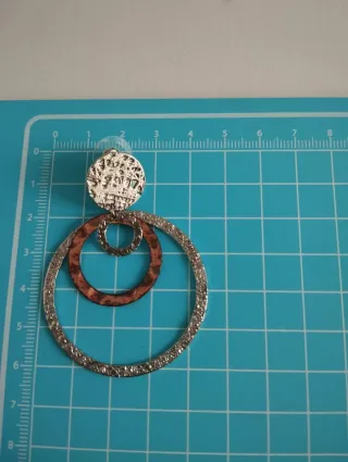 Pendientes largos círculos plateados y dorados