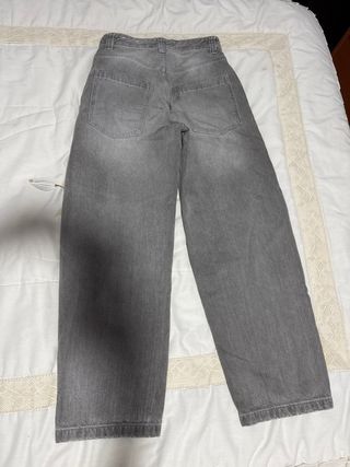 Pantalón Bershka gris