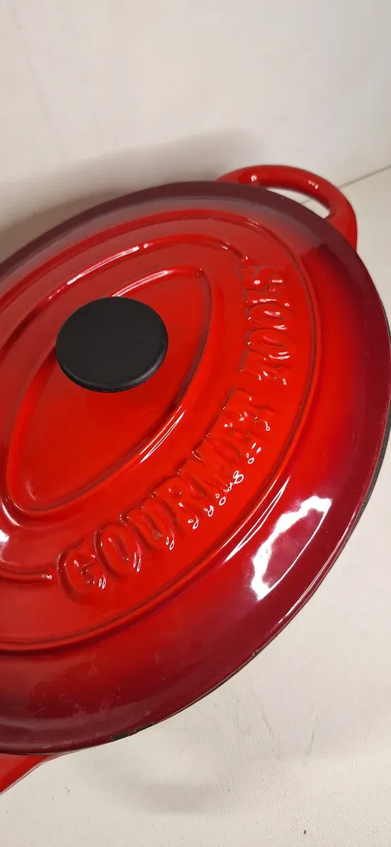 Olla de Hierro Fundido Roja Ovalada