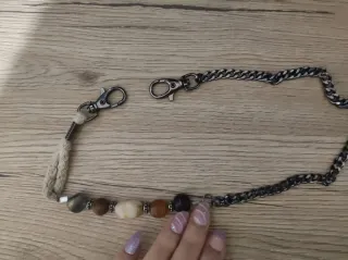 Catena per pantaloni con perle e moschettoni