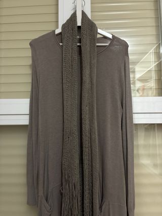 Vestido punto y bufanda conjunto marrón