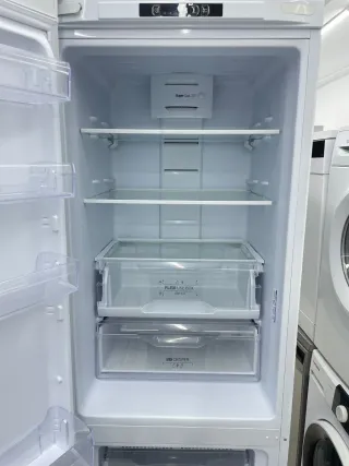 Nevera blanca Indesit altura 1.85 con garantía