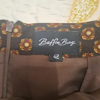 Minifalda marrón estampada Talla 42