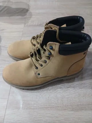 Stivali da uomo beige e neri