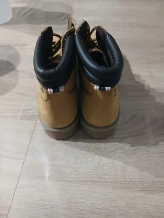 Stivali da uomo beige e neri