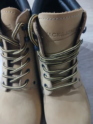 Stivali da uomo beige e neri