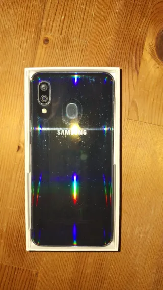 Samsung Galaxy A40 in Scatola Originale