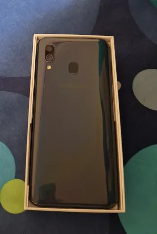 Samsung Galaxy A40 in Scatola Originale