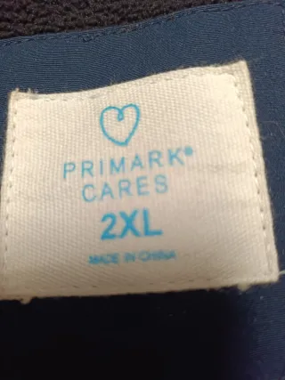 Anorak azul con capucha y pelo