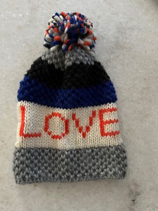 Gorro de lana multicolor con pompón