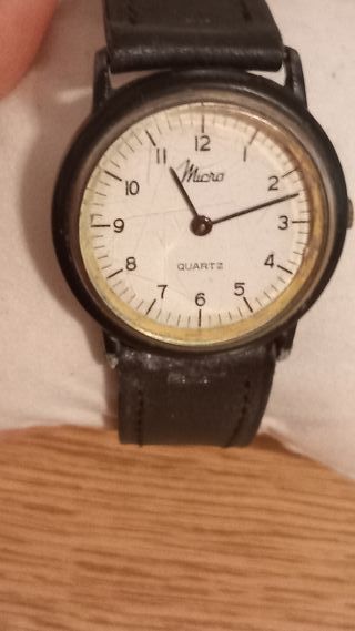 Reloj Micro Negro y Blanco, mal estado