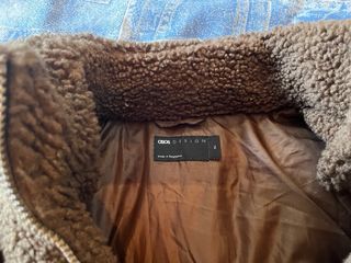 Chaqueta plumas marrón capucha extraible