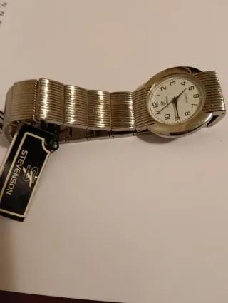 Reloj Stevenson Plata y Blanco sin usar