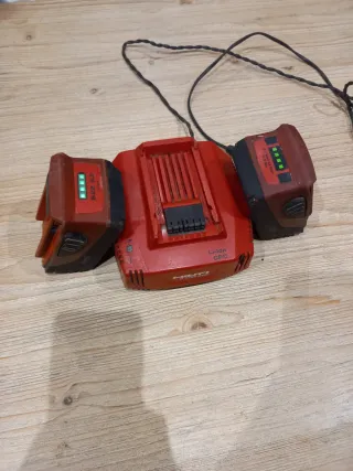 Cargador Hilti y 2 baterías