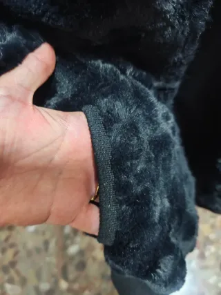 Chaqueta pelo sintético negra(talla pequeña como u