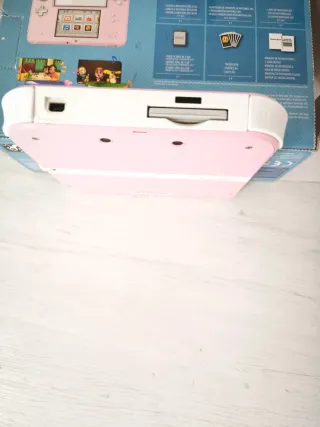 Nintendo 2DS Rosa Tomodachi Life