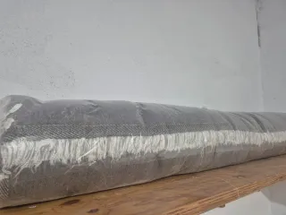 Alfombra gris claro con flecos