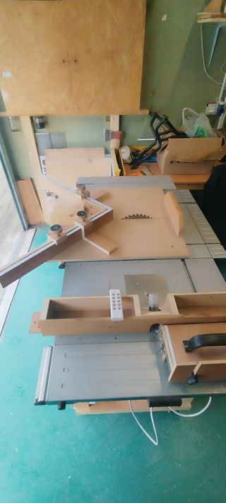 Sierra de Mesa Makita MLT100 + Fresadora