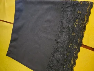 Gonna nera con pizzo