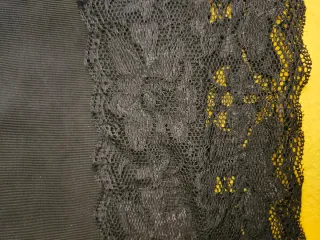 Gonna nera con pizzo