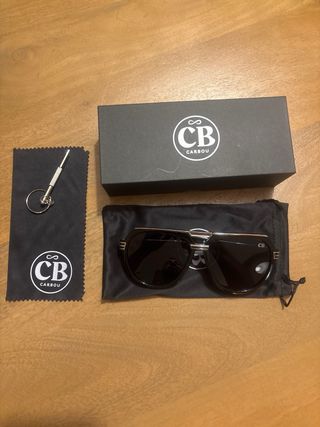 Occhiali da sole CB neri e argentati