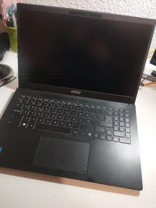 Portatile MSI Modern 15 Nero i7 32GB RAM