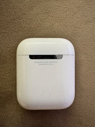 Apple AirPods con custodia ricarica