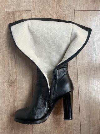 Stivali alti in pelle con tacco