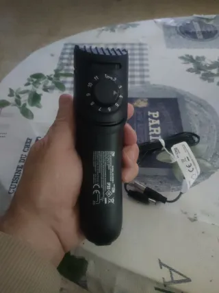 Máquina de afeitar eléctrica negra