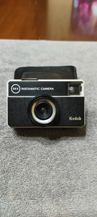 Kodak Instamatic Camera con custodia