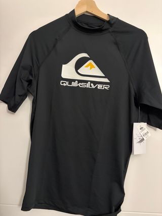 Camiseta Quiksilver Talla L Protección Solar UPF 5