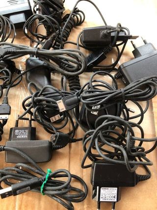 Cargadores móviles antiguos Nokia, LG, Sony Ericss