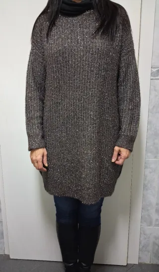 Jersey Bershka M/L brillante gris plata