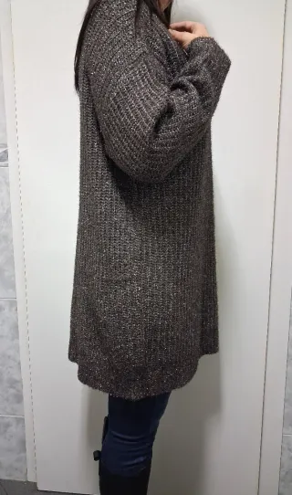 Jersey Bershka M/L brillante gris plata